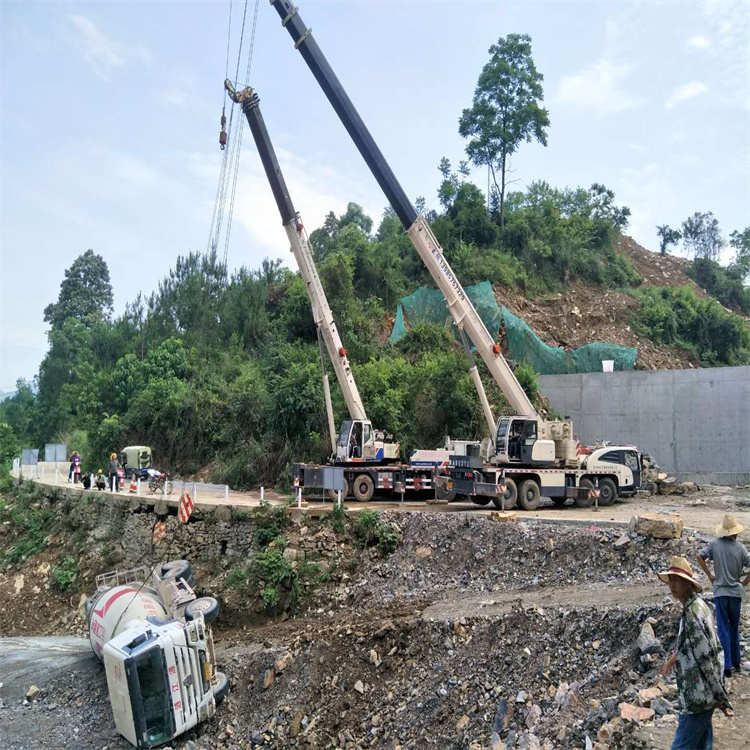 红毛镇汽车掉沟里叫吊车救援要多少钱