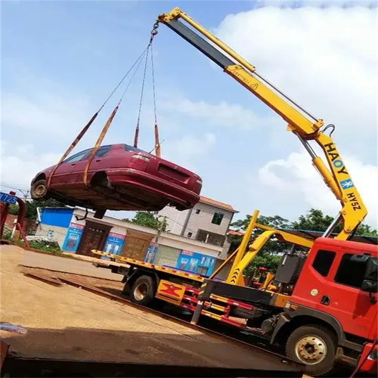 红毛镇吊车吊汽车的正确方法